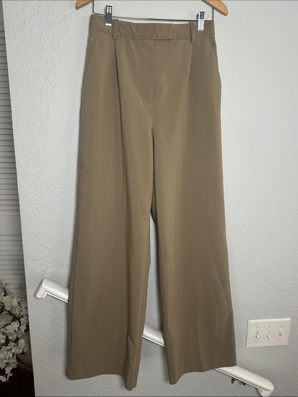 Zara Tan Wide Leg Trousers Minimalist Business Casual Size Medium